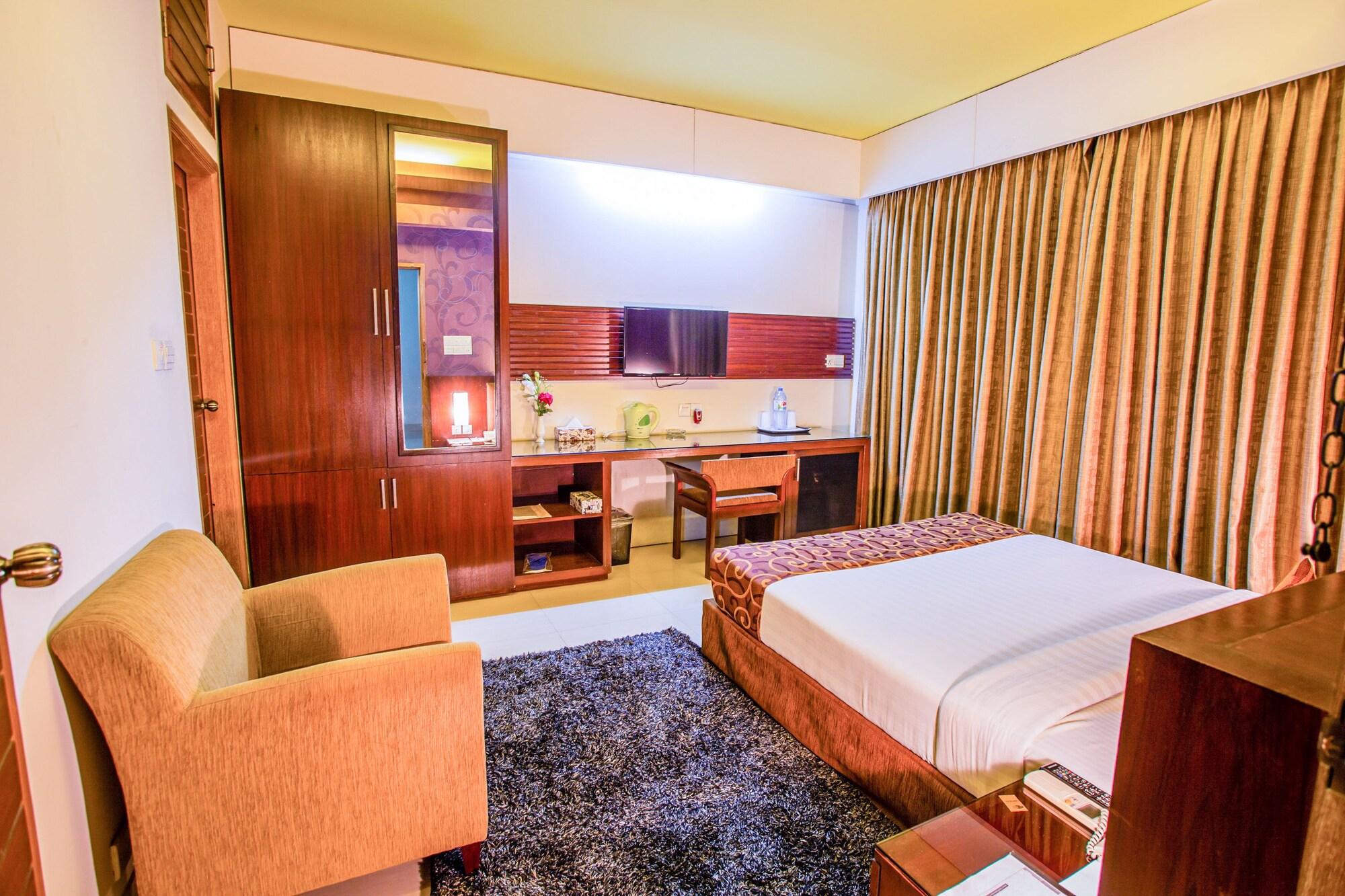 Hotel La Villa Western By Sea Pearl Beach Resort & Spa Dhaka Exterior photo